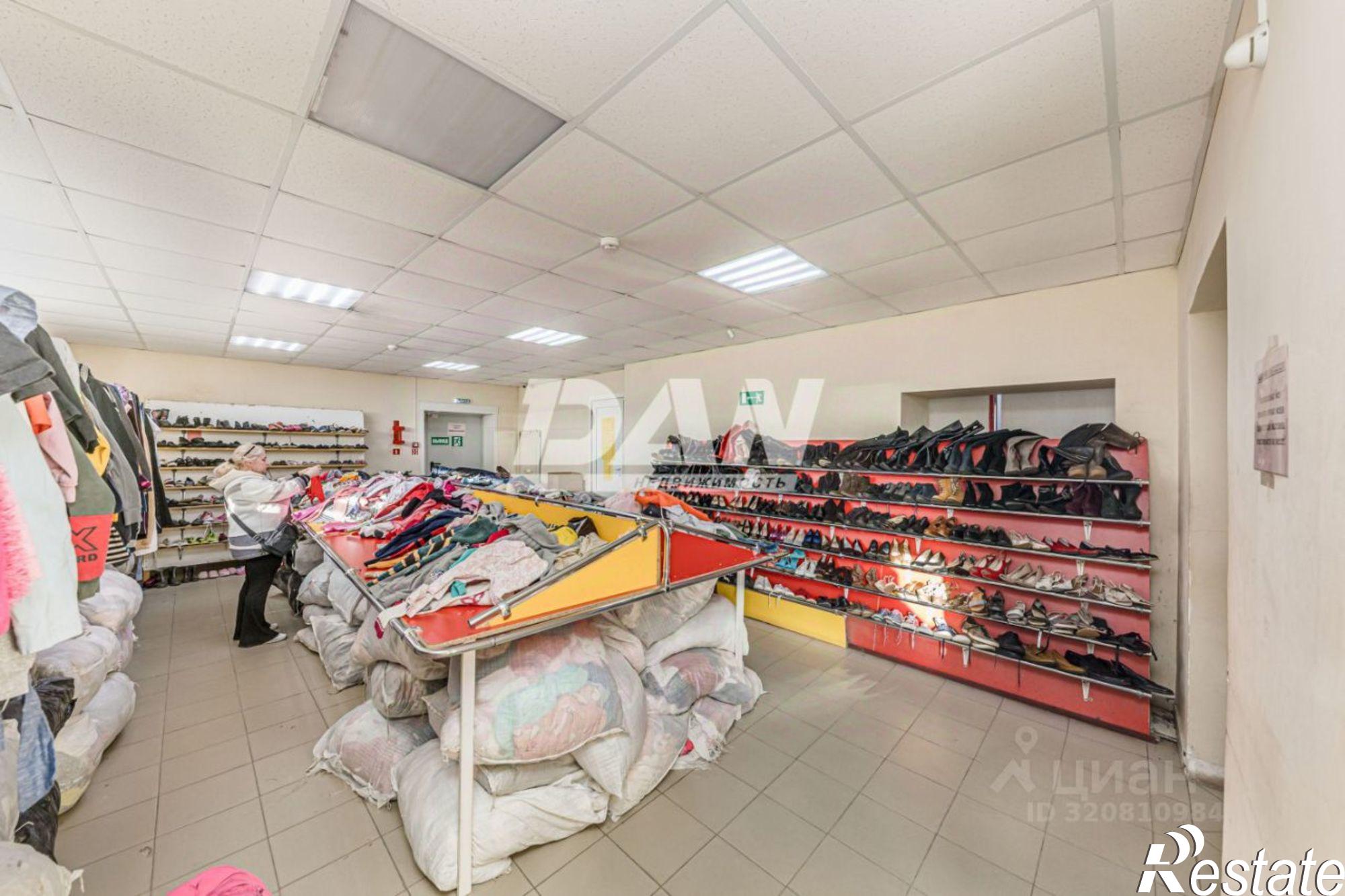 Сдать торговое помещение за 274 899 рублей на улица Томилова, 15Б