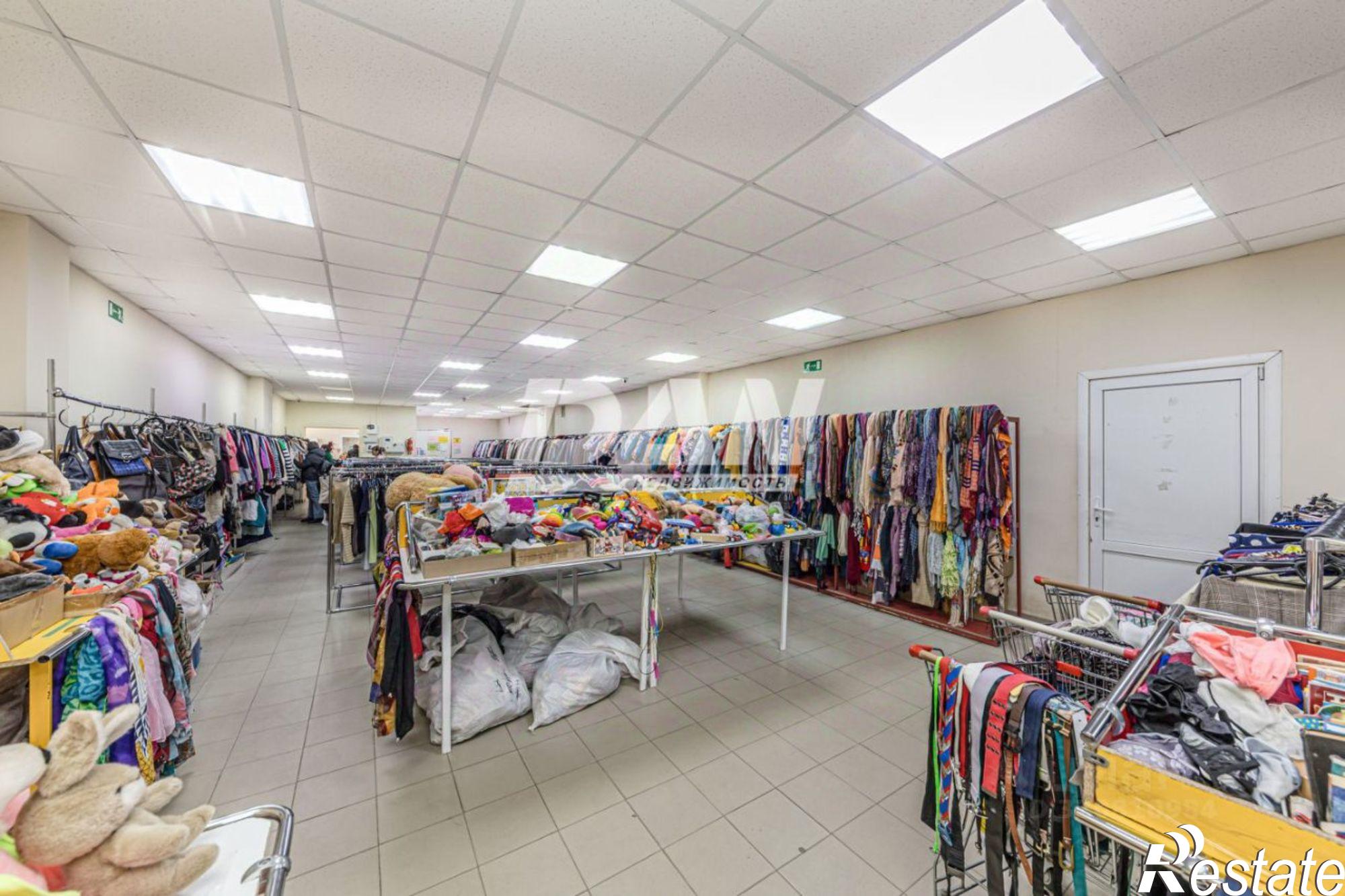 Сдать торговое помещение за 274 899 рублей на улица Томилова, 15Б