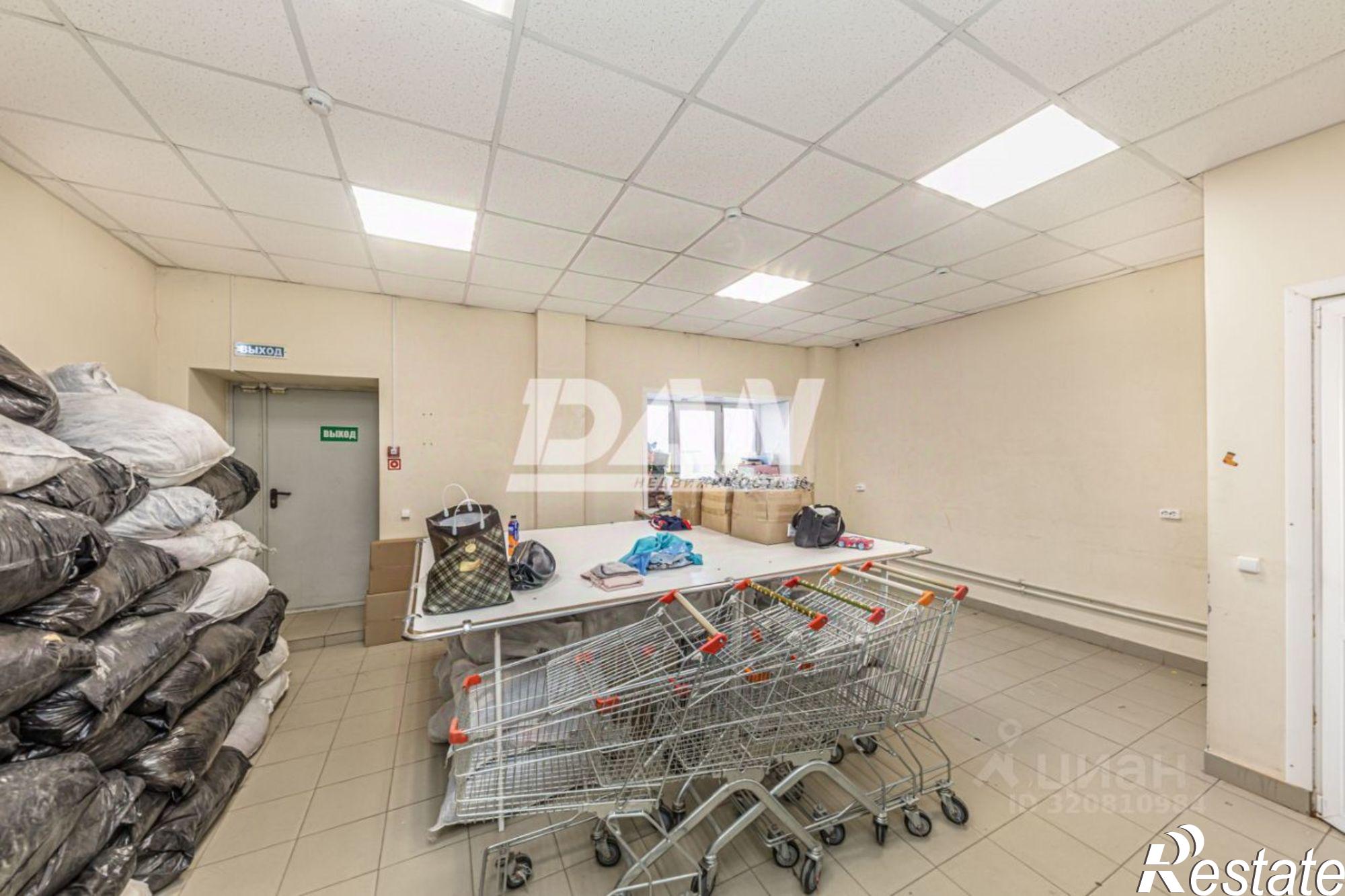 Сдать торговое помещение за 274 899 рублей на улица Томилова, 15Б