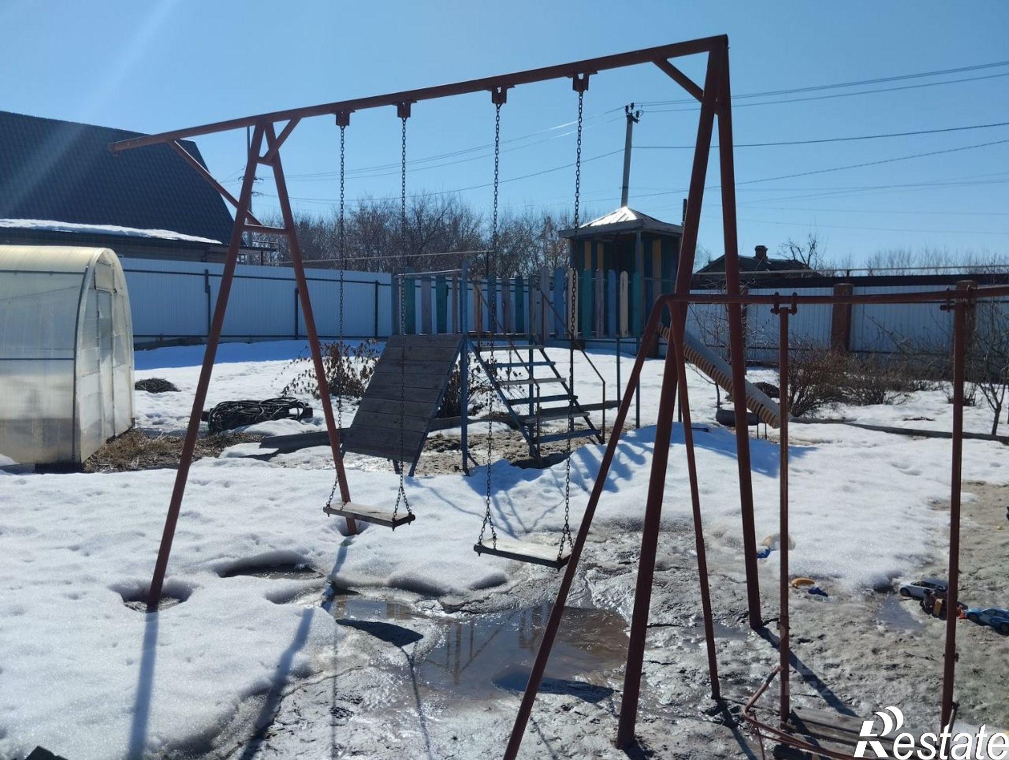 Купить дачу, дом, коттедж за 9 950 000 рублей на улица Разведчиков, 7