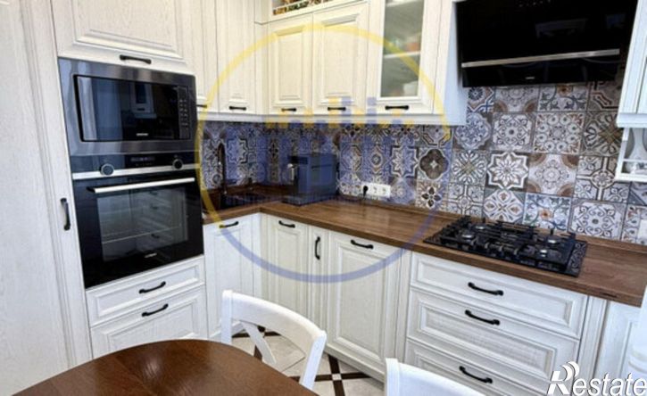 3-комн квартира улица Томилова, 10,  д. 10