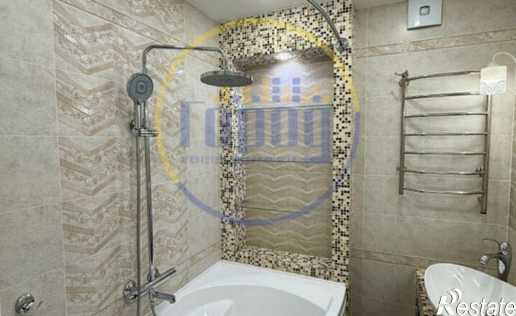 3-комн квартира улица Томилова, 10,  д. 10