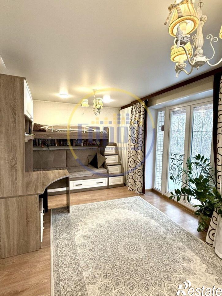 3-комн квартира улица Томилова, 10,  д. 10