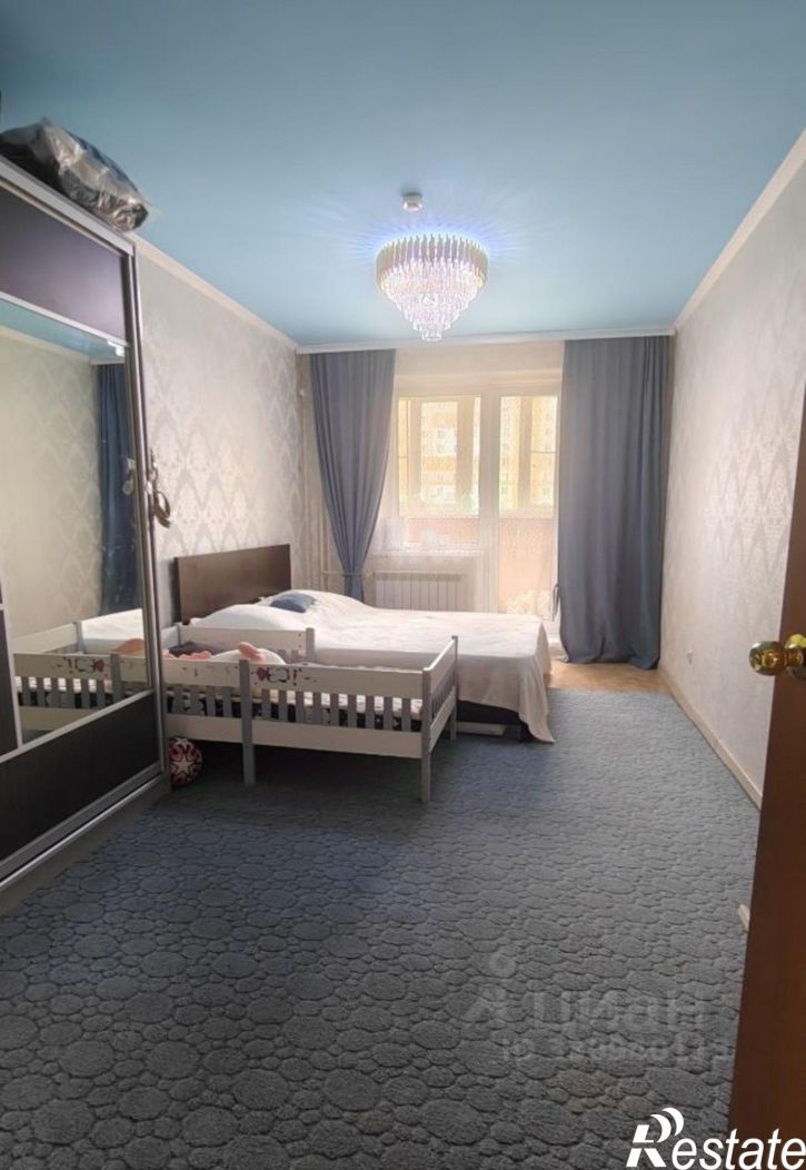 3-комн квартира улица Короленко, 2,  д. 2