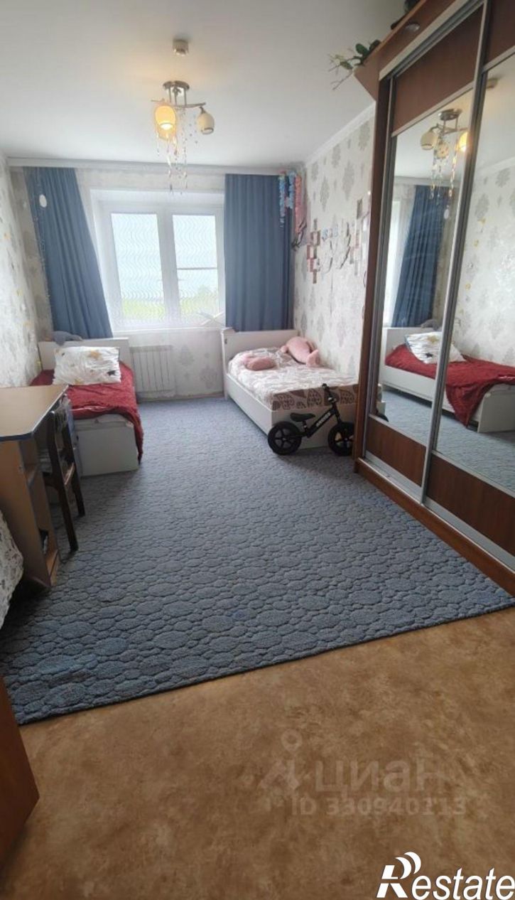 3-комн квартира улица Короленко, 2,  д. 2