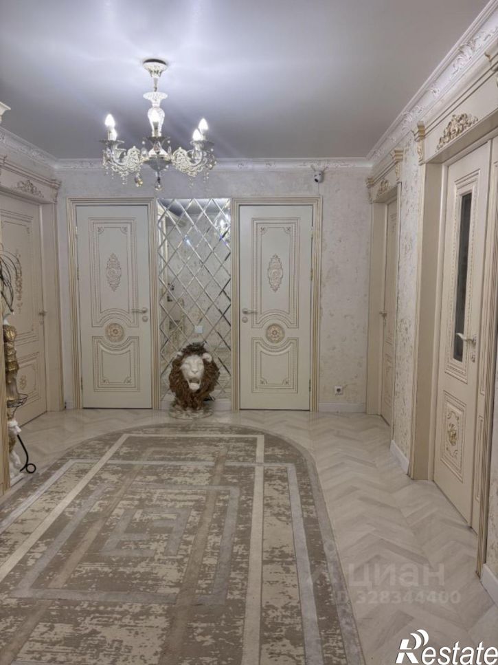3-комн квартира ул Короленко, 2,  д. 2