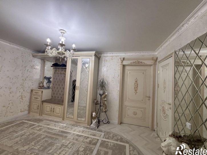 3-комн квартира ул Короленко, 2,  д. 2